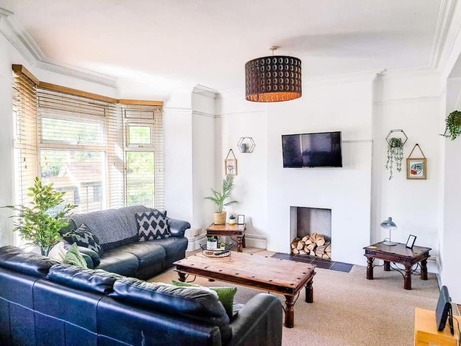 3 Bed Flat Near To Cardiff And Cardiff Bay Exterior foto
