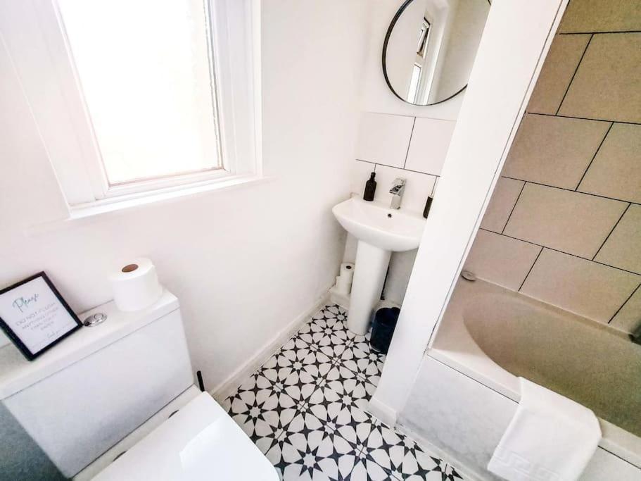 3 Bed Flat Near To Cardiff And Cardiff Bay Exterior foto