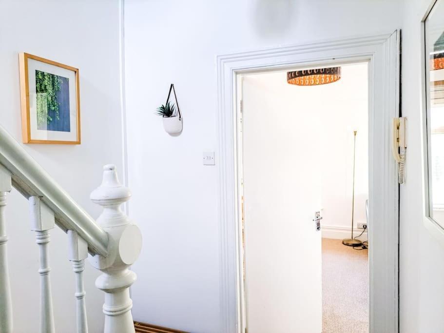 3 Bed Flat Near To Cardiff And Cardiff Bay Exterior foto