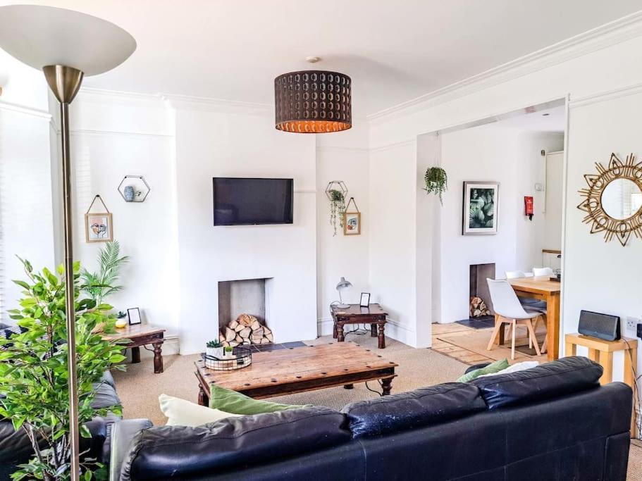 3 Bed Flat Near To Cardiff And Cardiff Bay Exterior foto