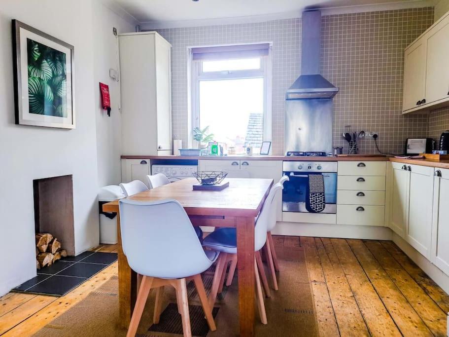 3 Bed Flat Near To Cardiff And Cardiff Bay Exterior foto